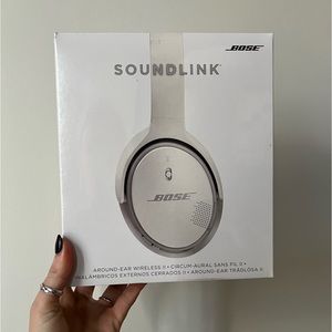 SEALED Bose Soundlink II Over the Ear Headphones with Bluetooth